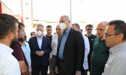 Eski Bakan Abdulhamit Gül, trafik kazasında yaralanan vatandaşları ziyaret etti