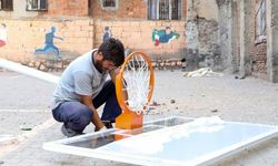 Diyarbakır Büyükşehir Belediyesi okullara basketbol potası monte ediyor