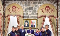 Diyarbakır Valisi Su, itfaiyecileri kabul etti