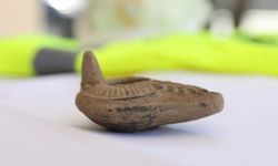 Diyarbakır'ın tarihi surlarında 1500 yıllık kandil bulundu