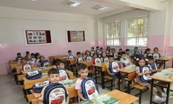 Gaziantep'te ilkokula başlayan 75 bin öğrenciye çanta ve kırtasiye malzemesi dağıtıldı