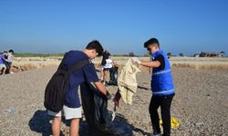 Manavgat'ta çevre temizliği etkinliğinde sahilden 27 torba çöp toplandı