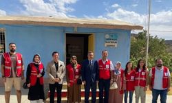 Mardin'de öğrencilere spor ve kırtasiye malzemesi desteği