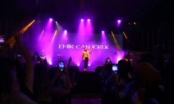 Şarkıcı Emir Can İğrek Gaziantep'te konser verdi