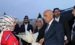 Tarım ve Orman Bakanı Vahit Kirişci, Adıyaman'da badem hasadına katıldı: