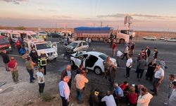 Adıyaman'da 3 otomobilin karıştığı kazada 11 kişi yaralandı