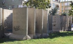 Müzeye dönüştürülecek Diyarbakır Cezaevinin etrafındaki beton bloklar kaldırılıyor