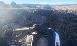 Şanlıurfa'da şarampole devrilen otomobildeki 3 kişi yaralandı