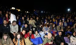 Yeşilçam'ın sultanı Şoray, Mardin'de açık hava sinemasında sevenleriyle rol aldığı filmi izledi