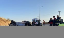 Adıyaman'da hafriyat kamyonu ile otomobilin çarpıştı, 3 kişi yaralandı