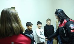 Çalındı sanılan Türk bayrağını milli takıma gönül veren çocukların aldığı belirlendi