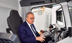 Diyarbakır'da alınan temizlik araçları törenle belediyelere teslim edildi