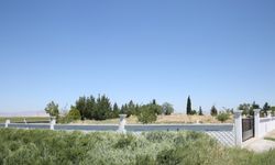 Mardin'deki mezarlıklarda bakım ve onarım çalışması