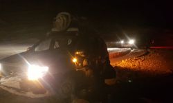 Siirt'te karda mahsur kalan güvenlik korucuları ve vatandaşlar kurtarıldı