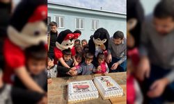 Siirt'te üniversite öğrencilerinden mezradaki çocuklara ziyaret