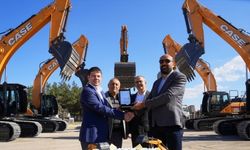 TürkTraktör'den Cacimler İnşaat'a 35'inci iş makinesi teslimatı
