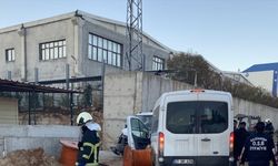GÜNCELLEME - Gaziantep'te servis aracının çaptığı kamyonetin altında kalan 2 işçi öldü
