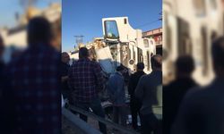 Mardin'de devrilen tırın sürücüsü öldü, çarptığı kişi yaralandı