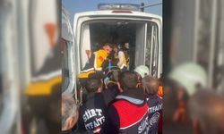 Siirt'te minibüs ve otomobilin çarpışması sonucu 3 kişi yaralandı