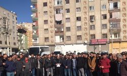 Diyarbakır'da inşaat işçileri ücretlerinin artırılması için basın açıklaması yaptı