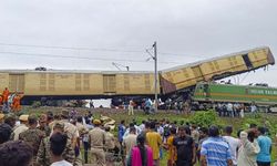 Hindistan'da tren kazası: 8 ölü, 60 yaralı