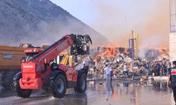 Aydın'da kâğıt fabrikasında yangın: Yeniden kontrolden çıktı