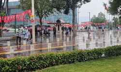 Bursa'da kısa süreli etkili olan yağış havayı serinletti 