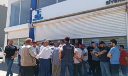 Elektrikleri kesilen çiftçiler DEDAŞ şubesi önünde toplandı