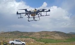 Siirt'te çekirgelerle mücadelede ilk kez drone ile ilaçlama yapıldı