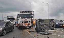 Freni boşalan tır, araçların arasına daldı: 17 yaralı