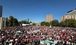 "Soykırıma İsyan, Filistin'e Destek Yürüyüşü" sloganıyla Ankara'da on binler toplandı