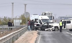 Diyarbakır'da iki araç kafa kafaya çarpıştı: Yaralılar var