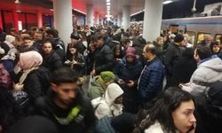 İstanbul'da metro arızası: Seferler aksadı, duraklar insanlarla doldu