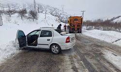 Otomobil kar küreme aracına çarptı: 1 ölü 