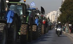 Yunanistan'da çiftçiler traktörleriyle eylem yaptı