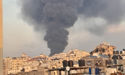 Gazze'de gıda depolarında büyük yangın