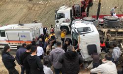 Siirt'te beton mikseri devrildi: Sürücü hayatını kaybetti
