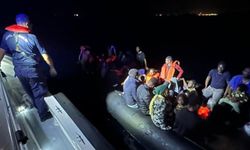 İzmir açıklarında 29 düzensiz göçmen yakalandı