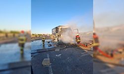 Şanlıurfa’da seyir halindeki kamyon yandı