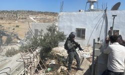 Siyonist rejim Batı Şeria’da Filistinlilere ait beş evi yıktı