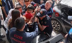 Ağaçtan düşen çocuk demir korkulukların üzerine düşerek yaralandı