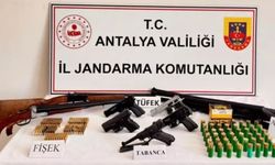 Antalya'da ruhsatsız silah operasyonunda 6 şüpheli gözaltına alındı