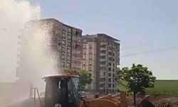 Batman'da yol çalışması sırasında ana su hattı zarar gördü