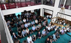 Depremde yıkılan Evliyaoğlu Camii, yeniden inşa edilerek ibadete açıldı