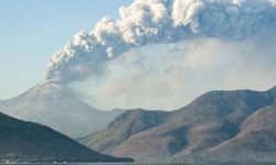 Endonezya'daki Lewotobi Dağı patladı