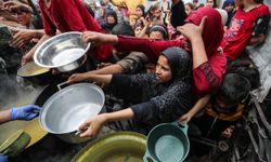 Gazze’de ekmek değil, toprak yiyoruz