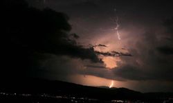 Hindistan’da yıldırım düşmesi sonucu 15 kişi öldü