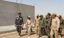 İran doğu sınırına 400 kilometrelik duvar örecek