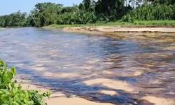 Kolombiya'da petrol boru hattına bombalı saldırı: Nehre sızdı