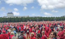 Lahey'de "kırmızı çizgi" temalı Filistin'e destek mitingine 100 bin kişi katıldı